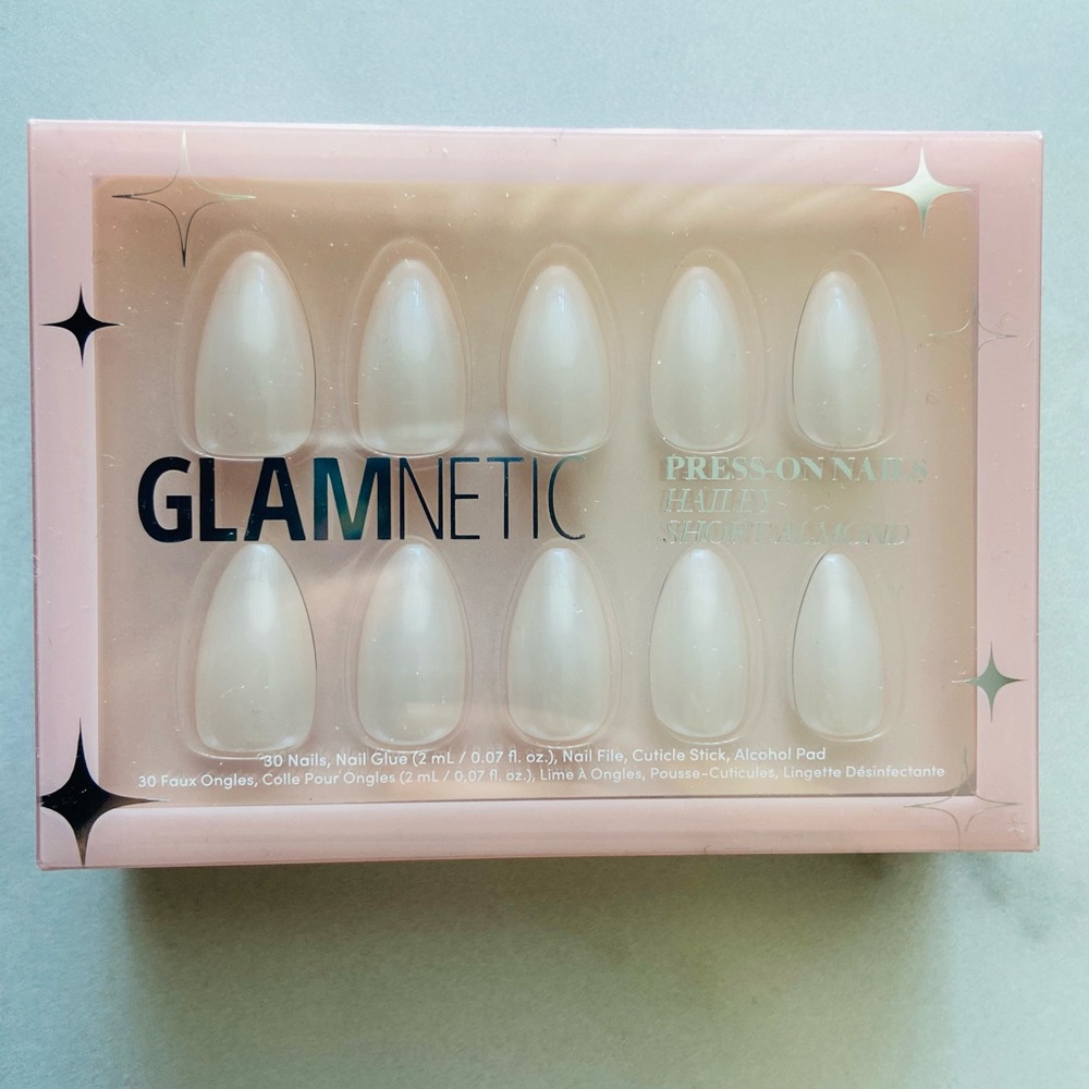 NEW Glamnetic Hailey Short Almond Nail Kit